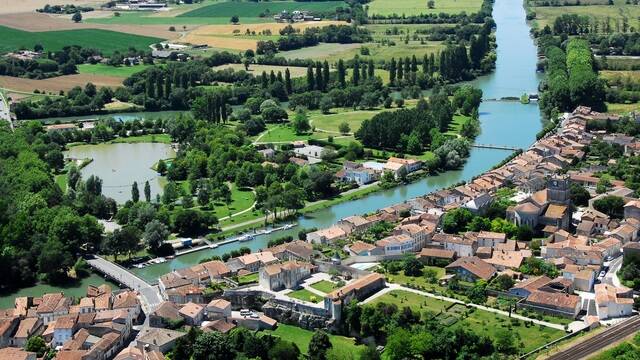 Zicht op de Charente in Saint Savinien - ©FDHPA17